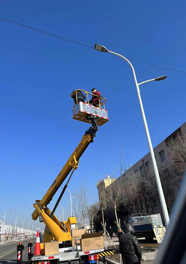 路灯安装现场